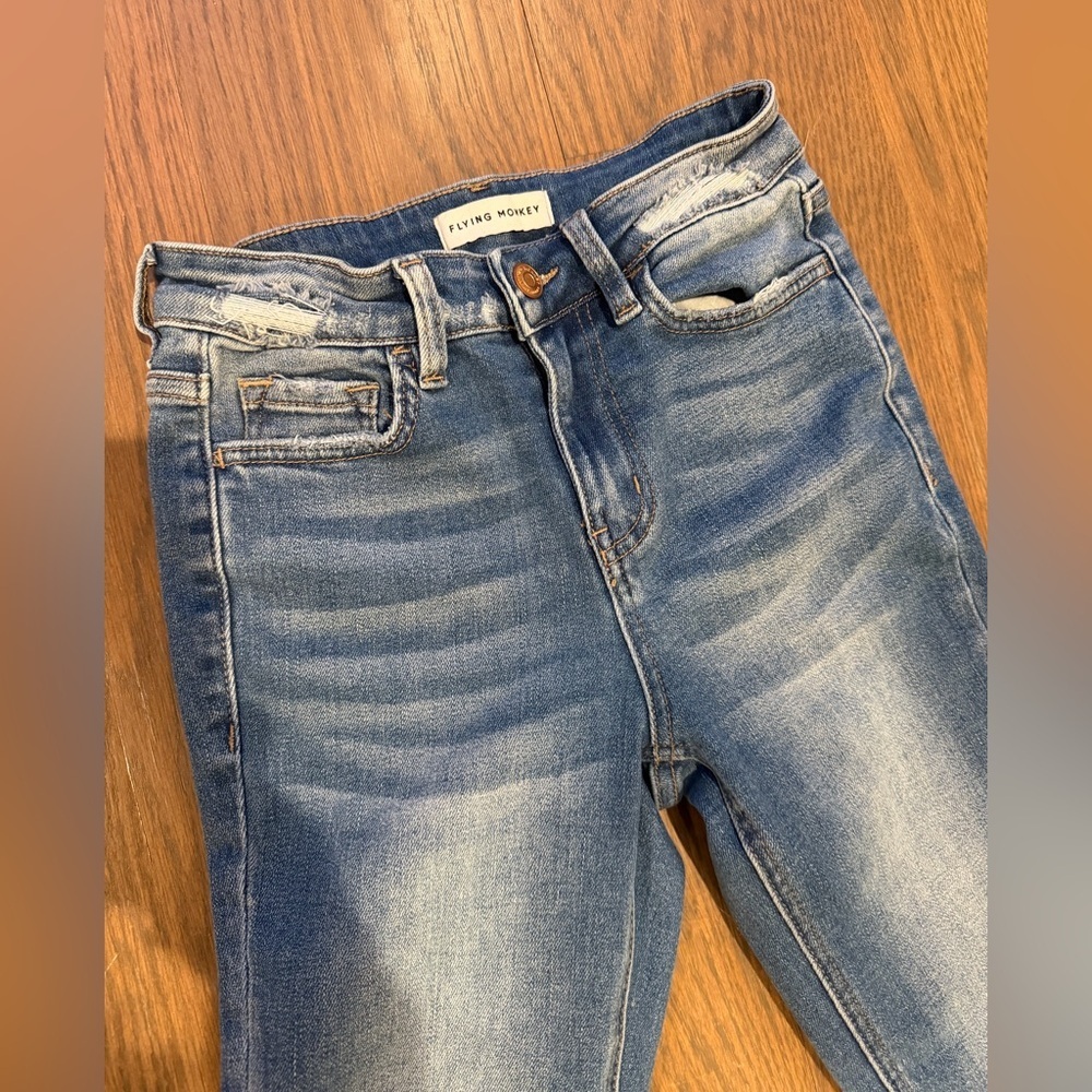 Flying Monkey™ High Rise Frayed Hem blue
Flare Jean size 24 - Picture 9 of 10